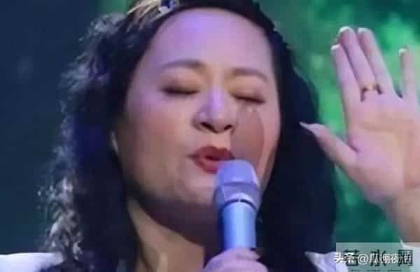 她曾红极一时，打败韦唯毛阿敏，最后却无奈当保姆，如今她怎样了