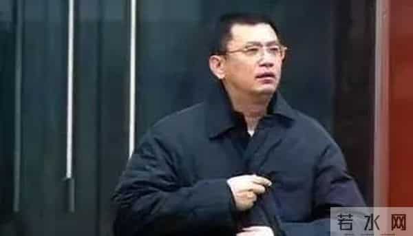 王家卫不戴墨镜，原来长这样，平时在公开场合王导基本都是戴墨镜