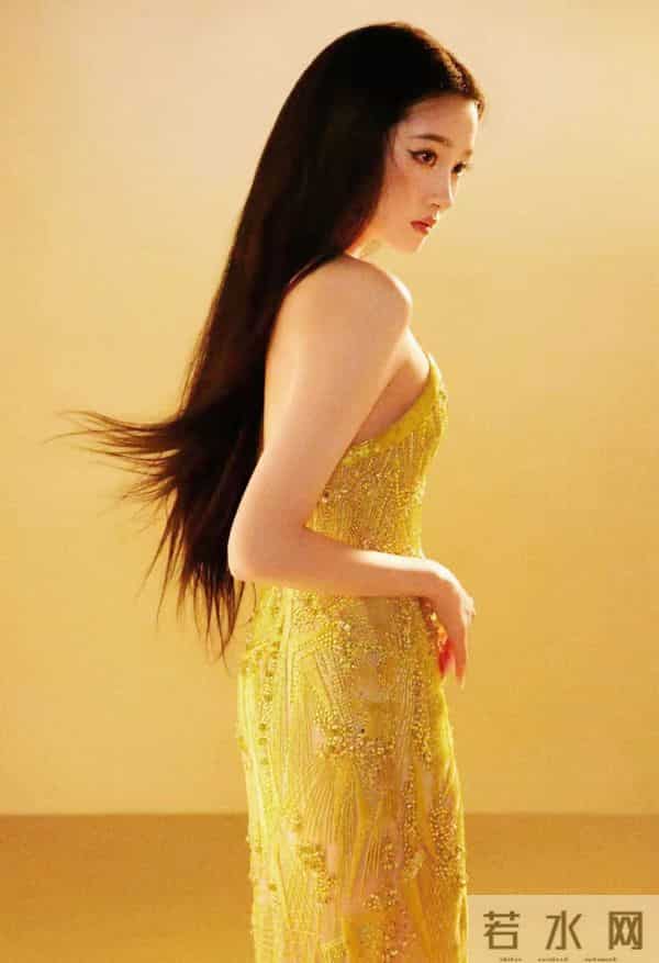 关晓彤长大了，现在走性感路线了，美得像换了个人一样