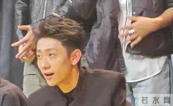 被“发腮”的张一山惊艳，33岁终于长开，网友：杨紫得避嫌了