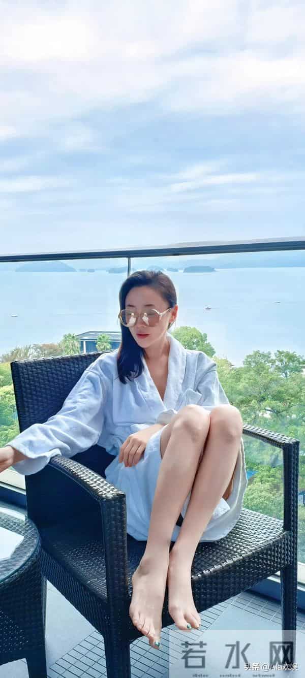 【杨淼】休闲惬意，光脚丫写真
