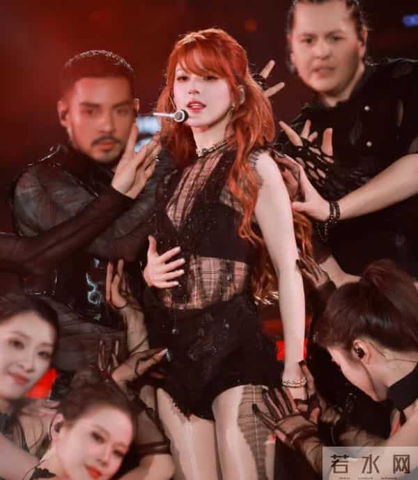 赵露思生日橙发太惊艳！气场超强像爱豆，周洁琼精致李兰迪明媚！