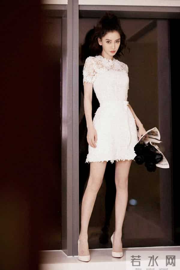 杨颖angelababy 白色蕾丝短裙，人漂亮腿好看