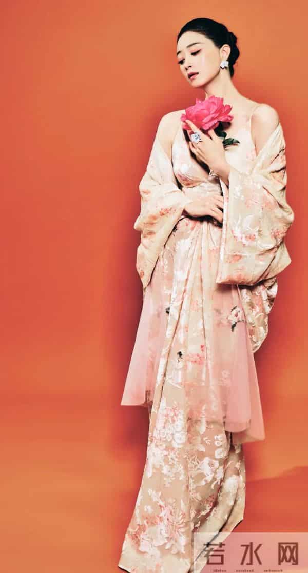 被蒋欣国风装飒到了！别人穿是婉约江南，她穿像执掌半壁江山