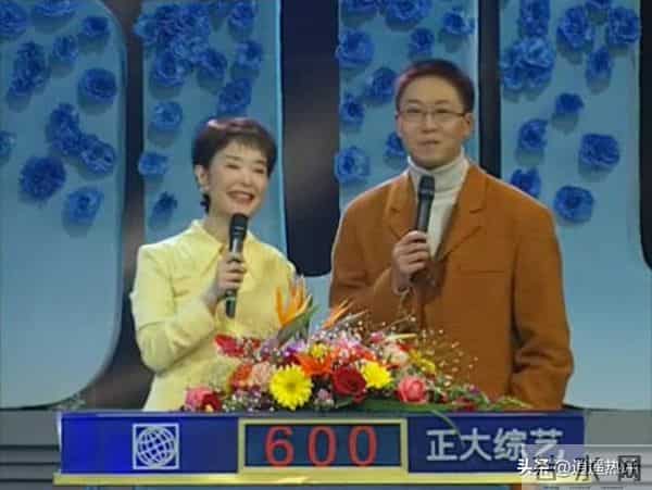 他曾是央视主持，却因“任性”引起领导不满，如今54岁在街头吃播