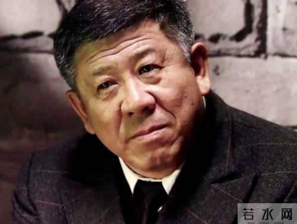 原来他俩是夫妻，家里家外老婆是领导，68岁住大别墅仍坚持拍戏