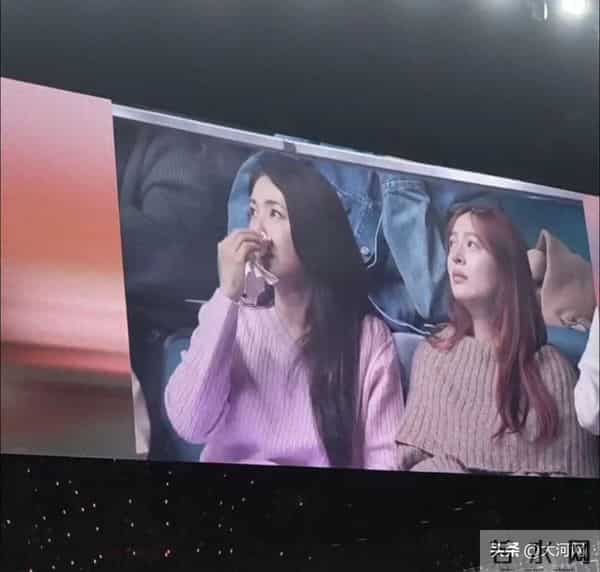 时隔一年后登台，赵露思在生日音乐会上数次落泪，现场表白粉丝：你们让我又回到这个舞台，喊话伯乐李炜致谢