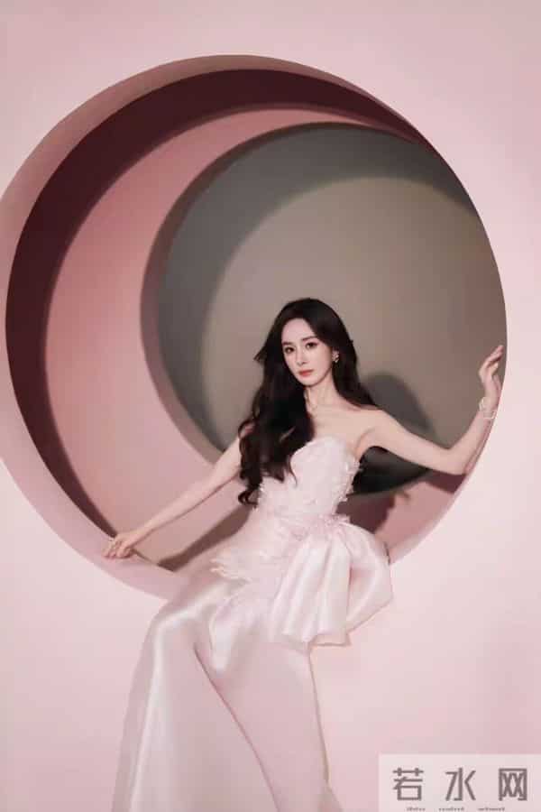 杨幂这也太粉嫩了吧！不愧是少女辣妈