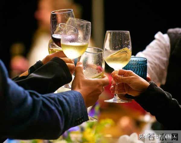 身价过亿坐拥北京一条街？陈道明得叫她姐，儿子是他骄傲也是心病