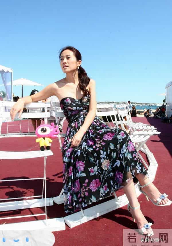 叶璇是岁月沉淀的从容与妩媚，一颦一笑皆有韵味