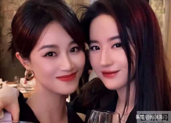 赵宝刚把她“当宝”，孙红雷对她“关爱有加”，48岁她真让人羡慕