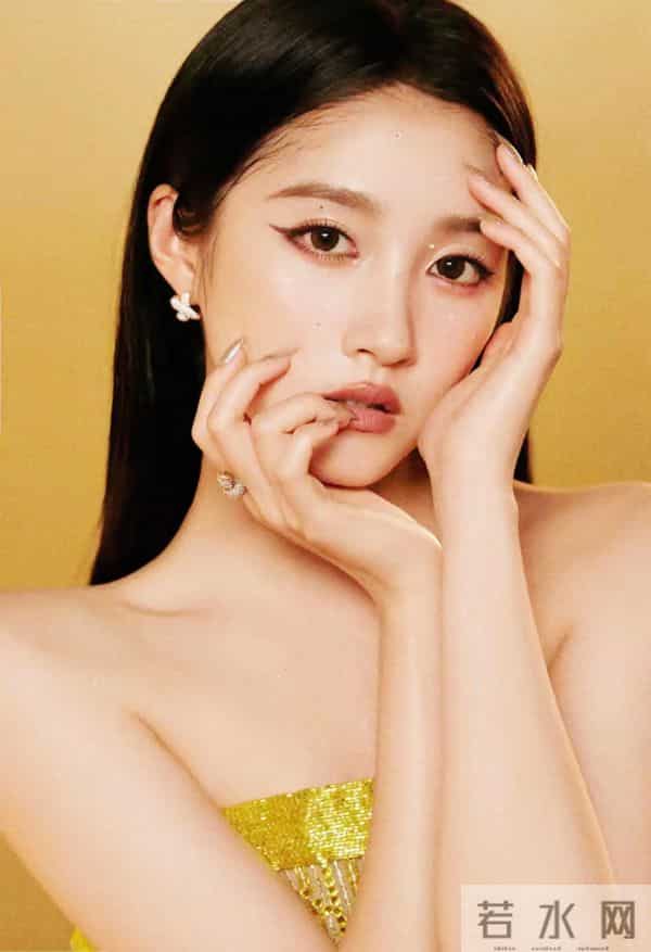 关晓彤长大了，现在走性感路线了，美得像换了个人一样