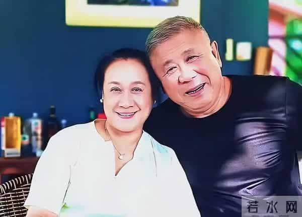 原来他俩是夫妻，家里家外老婆是领导，68岁住大别墅仍坚持拍戏