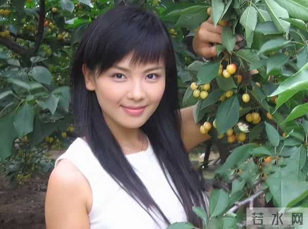 嫁入豪门16年、替夫还债，47岁的刘涛，揭露了内娱的残酷现实