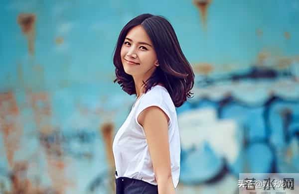 陈思诚爱她，王凯陪伴着她，41岁的她活成了人人羡慕的大女主！