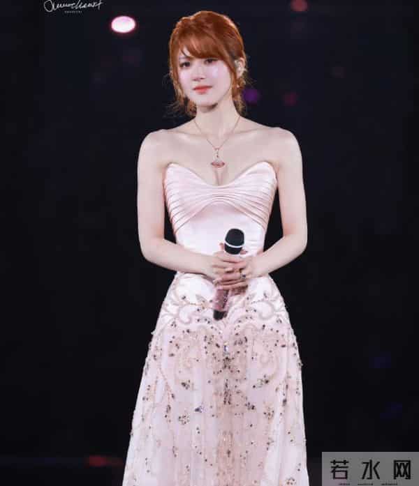 赵露思生日橙发太惊艳！气场超强像爱豆，周洁琼精致李兰迪明媚！