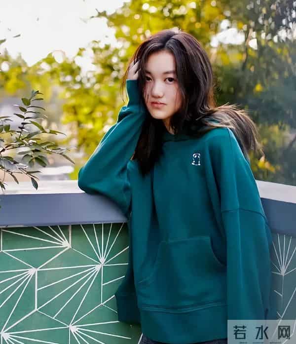 有种人生赢家叫王菲，两婚两离、坚持礼佛20年，她终于迎来福报