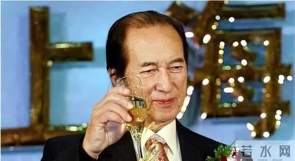 何鸿燊请霍英东喝茶，突然有江湖人怒摔茶杯，随后霍英东离开