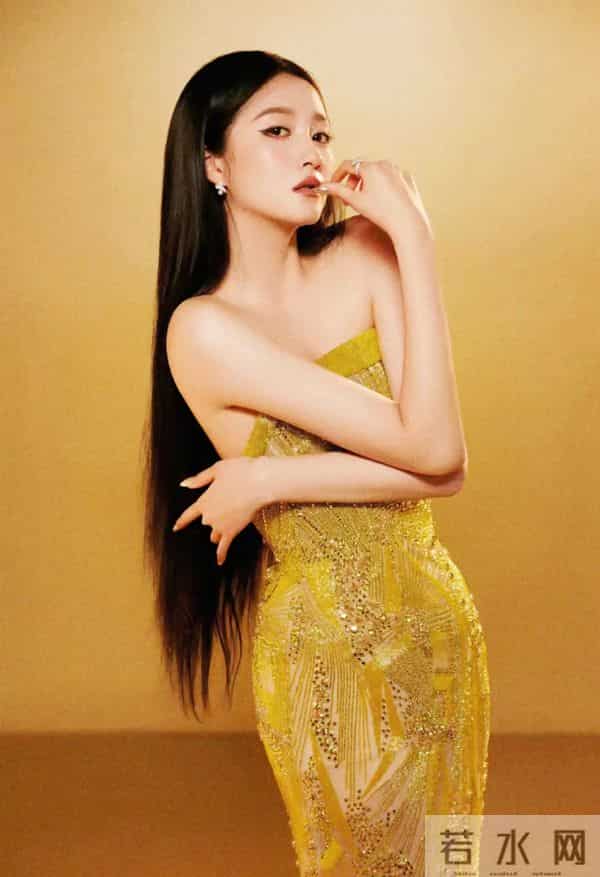 关晓彤长大了，现在走性感路线了，美得像换了个人一样