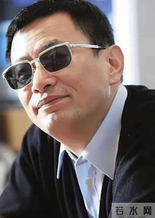 王家卫不戴墨镜，原来长这样，平时在公开场合王导基本都是戴墨镜