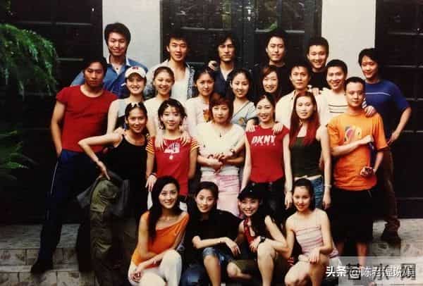 她错过靳东，转身嫁给父亲看中的女婿，如今45岁被婆家宠成公主！