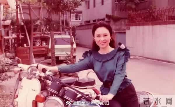 琼瑶年轻的时候，也是一位大美女。年龄大了面相也改变了