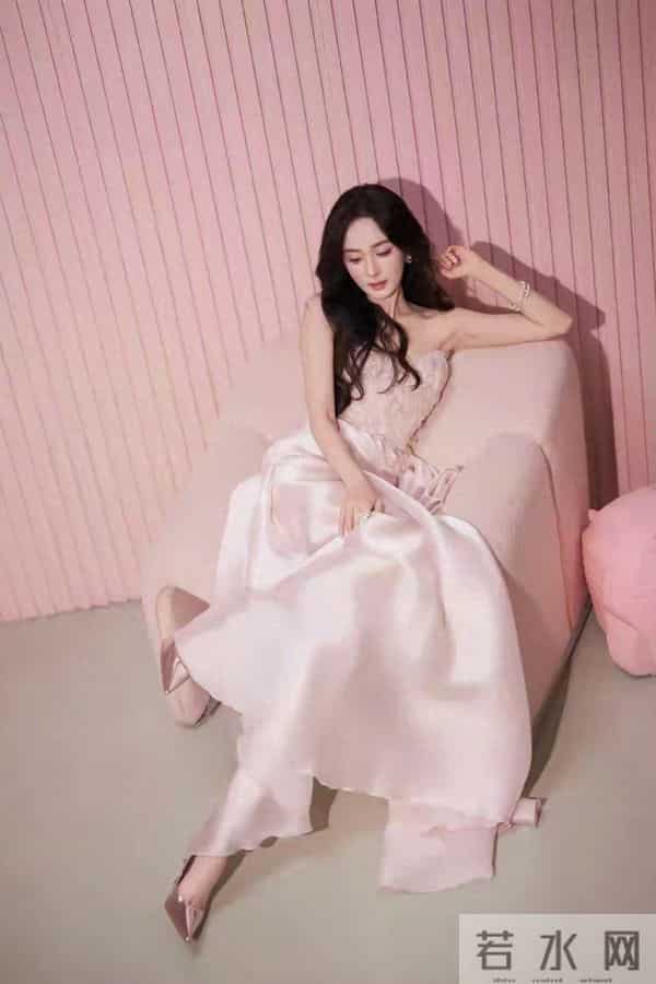 杨幂这也太粉嫩了吧！不愧是少女辣妈