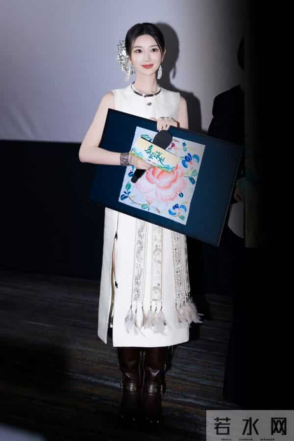 毛晓彤活动现场生图，明艳动人，笑容好美