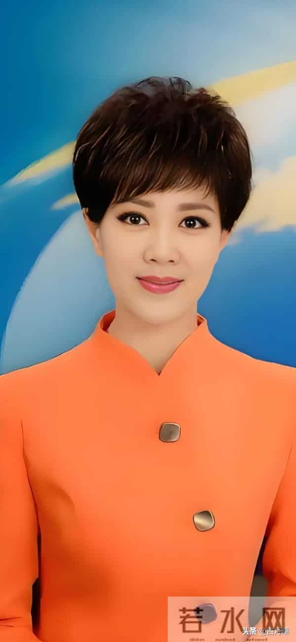 主持人，李文静