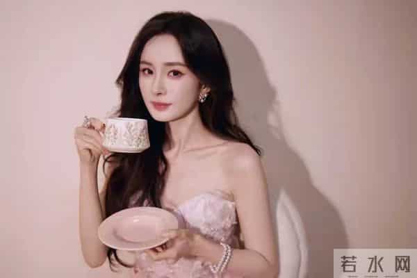 杨幂这也太粉嫩了吧！不愧是少女辣妈