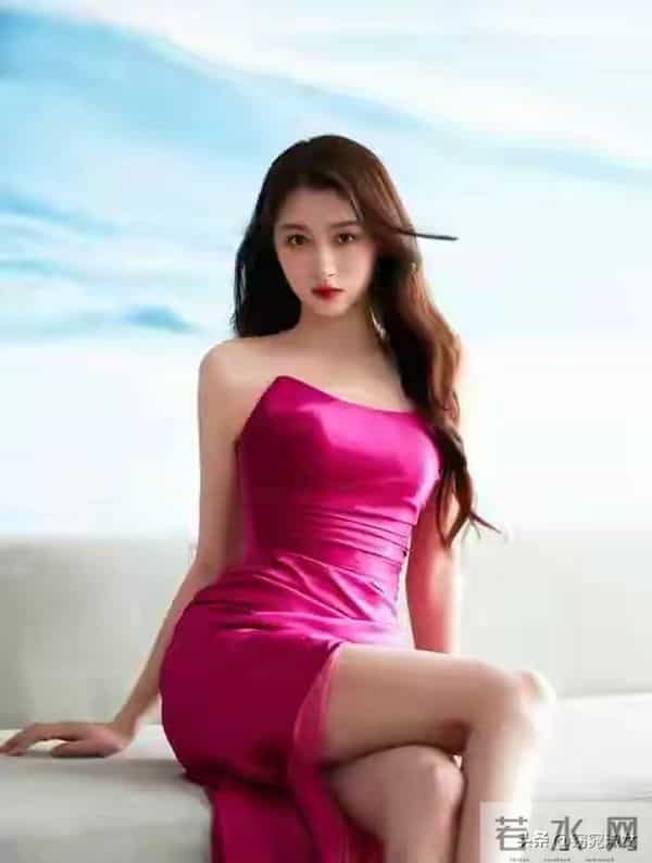 关晓彤是越来越性感了，“人间腿精”称号不是浪得虚名的!