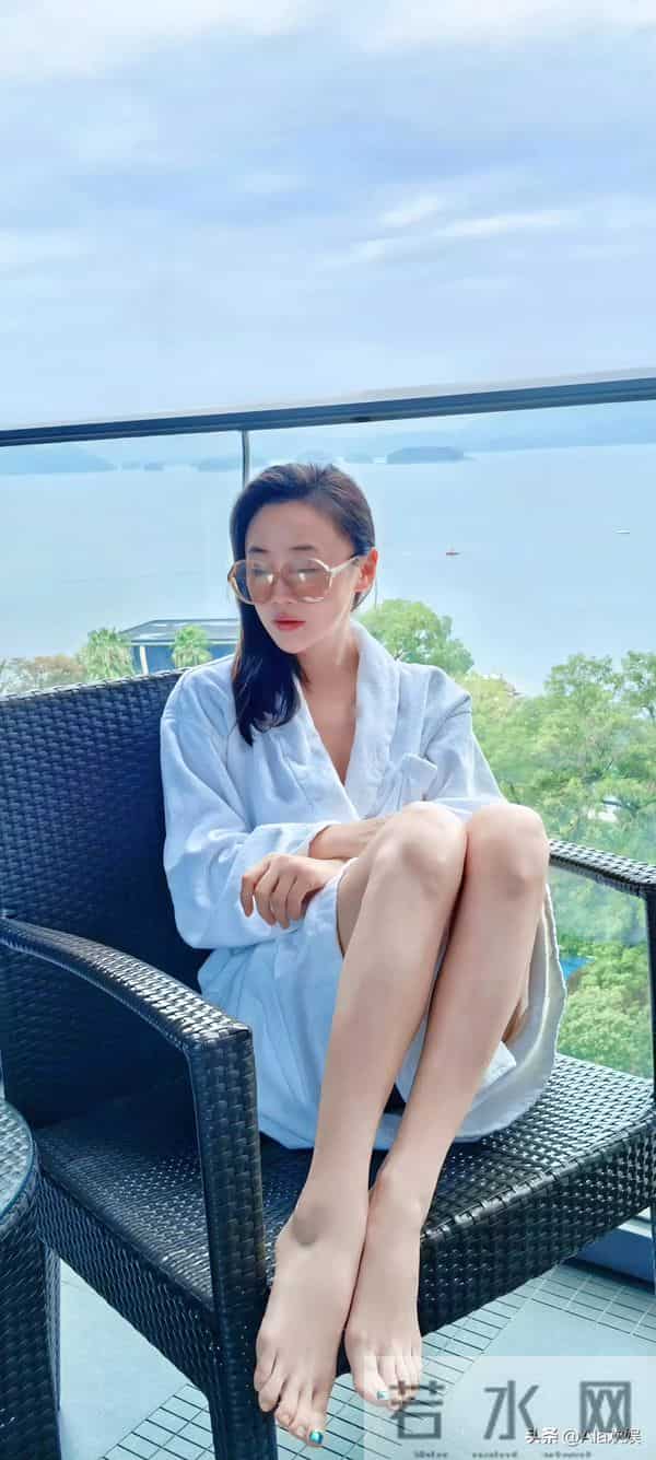 【杨淼】休闲惬意，光脚丫写真