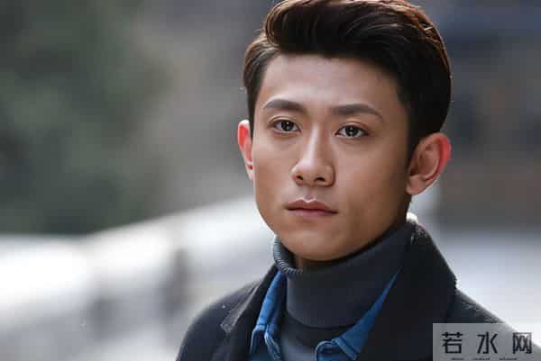 人到中年老来俏，张一山“发腮”惊艳众人，网友：杨紫得避嫌了