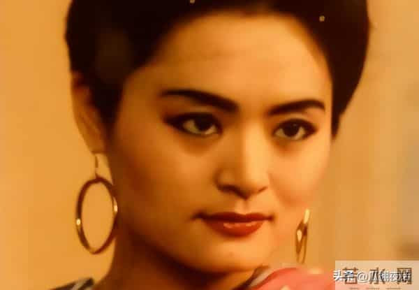 她曾红极一时，打败韦唯毛阿敏，最后却无奈当保姆，如今她怎样了