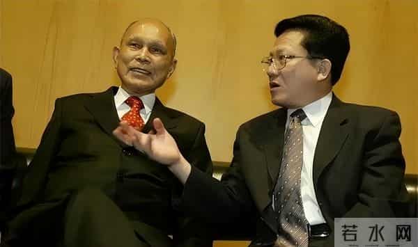 何鸿燊请霍英东喝茶，突然有江湖人怒摔茶杯，随后霍英东离开