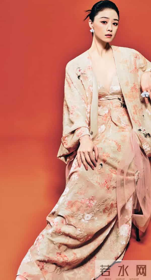 被蒋欣国风装飒到了！别人穿是婉约江南，她穿像执掌半壁江山