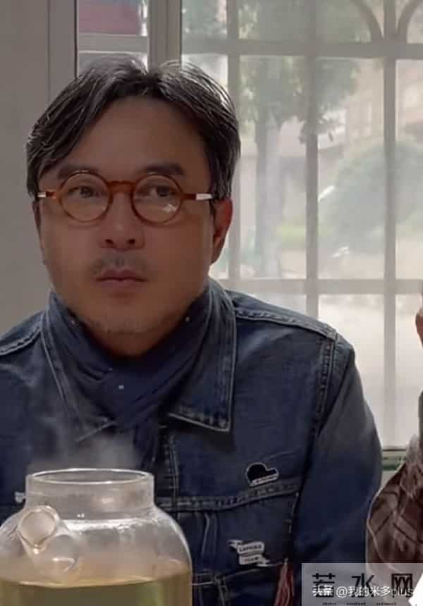 沈梦辰请汪涵吃湘菜，亲手为涵哥盛汤，51岁汪涵胡子花白像小老头