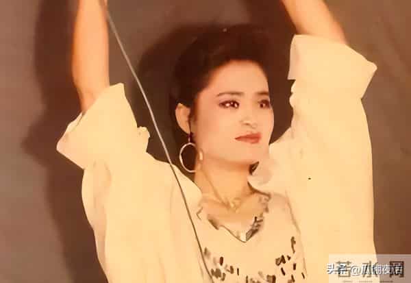 她曾红极一时，打败韦唯毛阿敏，最后却无奈当保姆，如今她怎样了