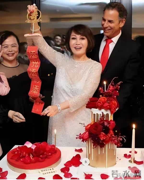 79岁化妆品皇后靳羽西,只找男友不结婚,身价40亿喜欢亮色搭配