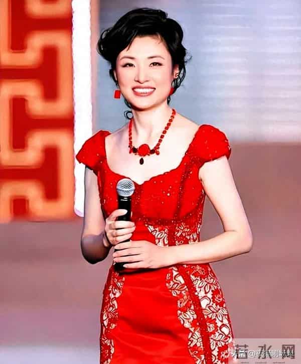 从“央视一姐”到离婚女性，坦言：12年婚姻只剩痛苦