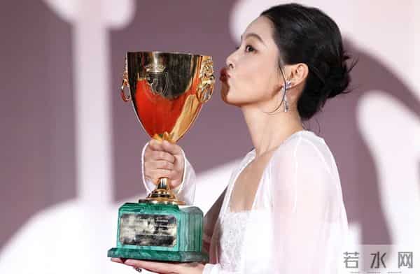 官媒锐评辛芷蕾郝蕾风波，言辞犀利没有维护，陈道明真没说错