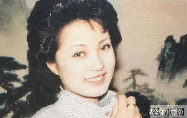 她是 “广东一枝花”，低调嫁揭阳富商育一子，儿媳也是著名主持人