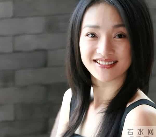 钱再多有什么用?50岁周迅的现状,给所有中年女性提了个醒