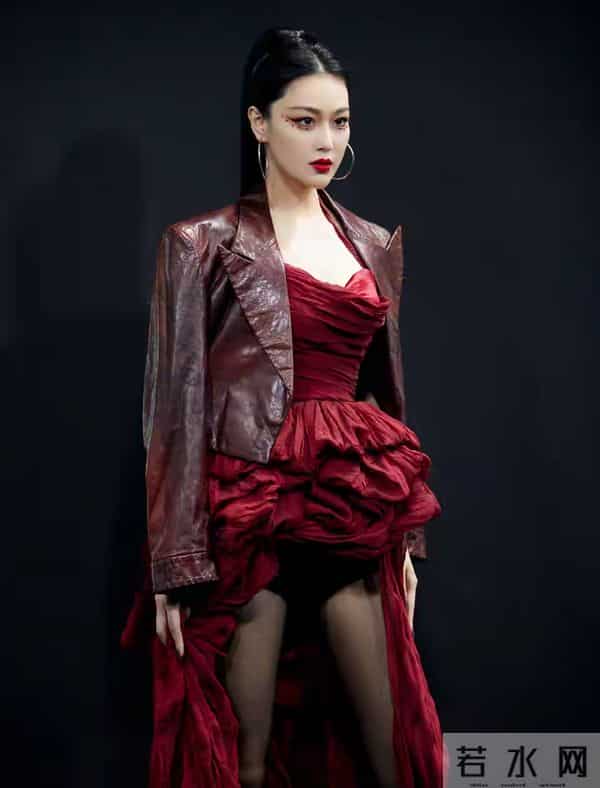 张馨予——烈焰红唇,火辣身材,性感黑丝