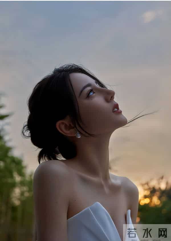 钱再多有什么用？33岁迪丽热巴的现状，给所有年轻女性提了个醒