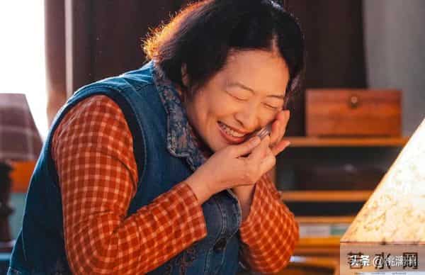 原来他们是夫妻,恩爱四十年零绯闻,如今靠《四喜》又火了