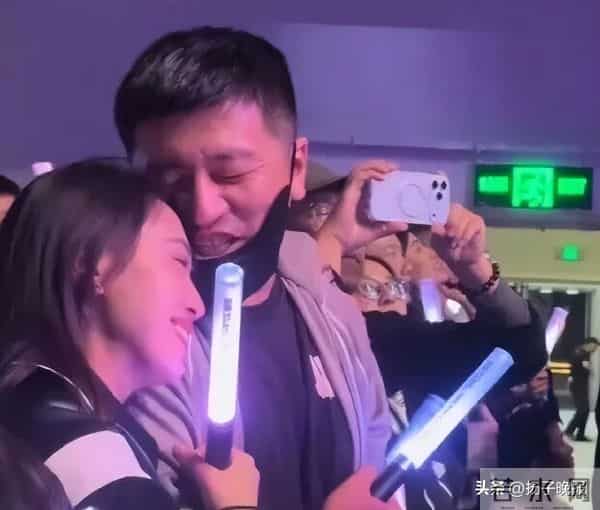 张雪峰戴婚戒直播回应出轨传闻:如果真有事,我不会带着这个东西在这给你直播