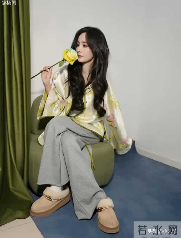 幂姐又来炸场了!新中式外套配雪地勃肯鞋,这混搭绝绝子!