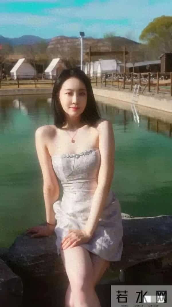 她不愿意被潜规则，出道20年零绯闻，典型的戏红人不红