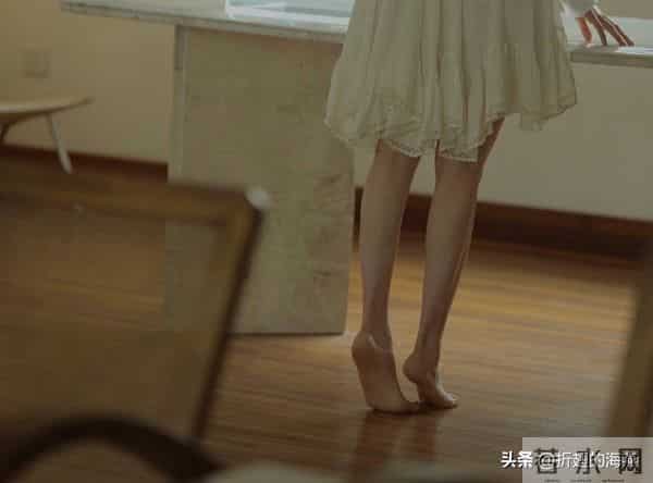 欧阳娜娜光脚丫美腿美图集